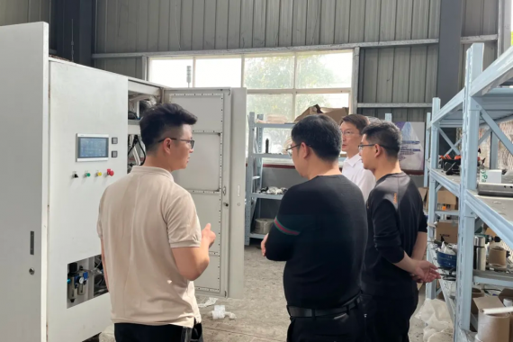 武漢市農業(yè)科學(xué)院農機所王所長(cháng)、廖劍博士蒞臨湖北扶星參觀(guān)交流